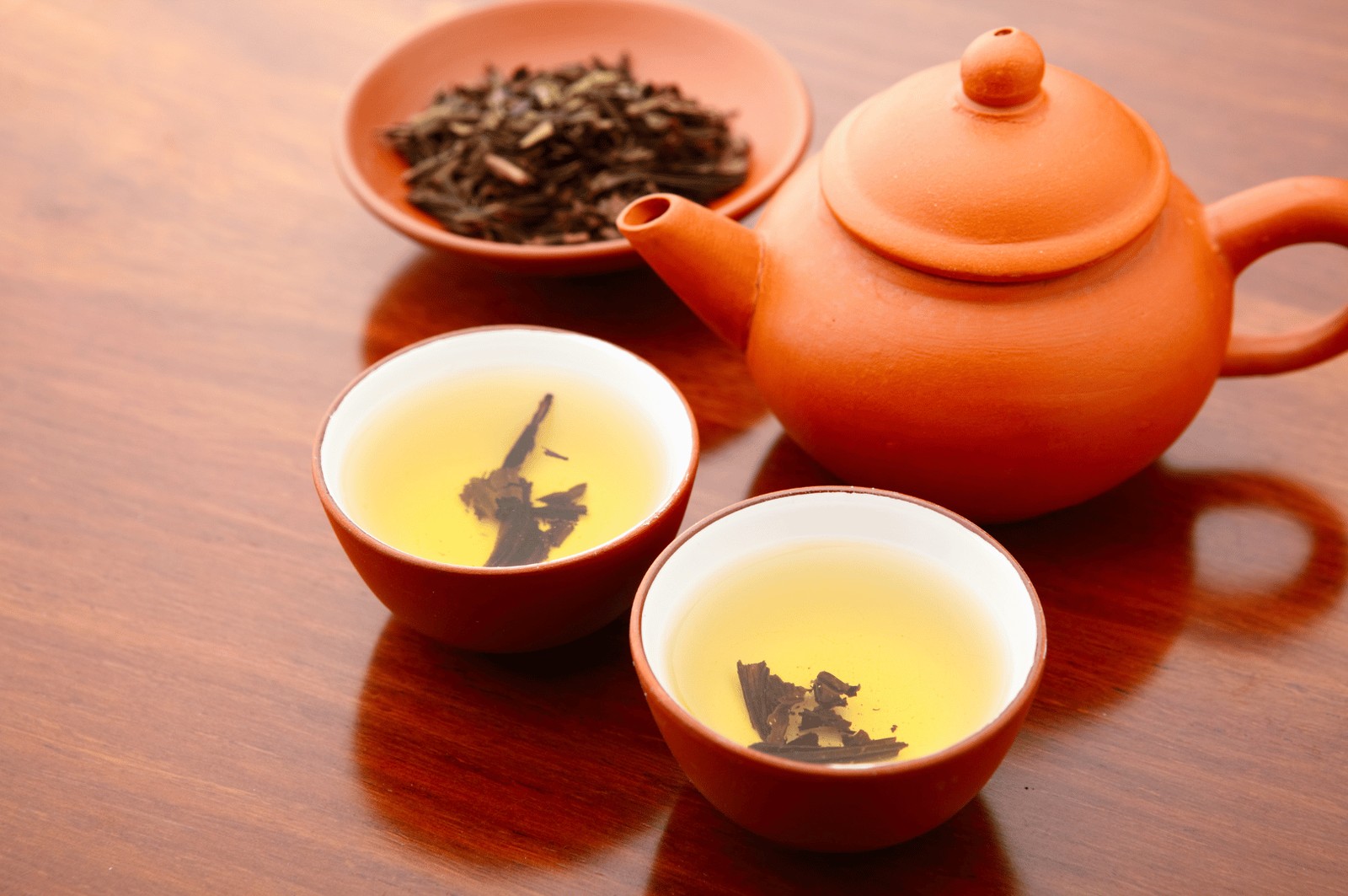 茶席上摆放的茶壶与茶杯